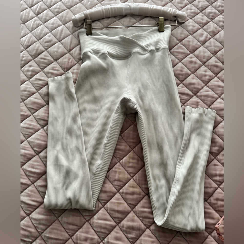 Year of Ours Cream Ribbed Leggings, Large
